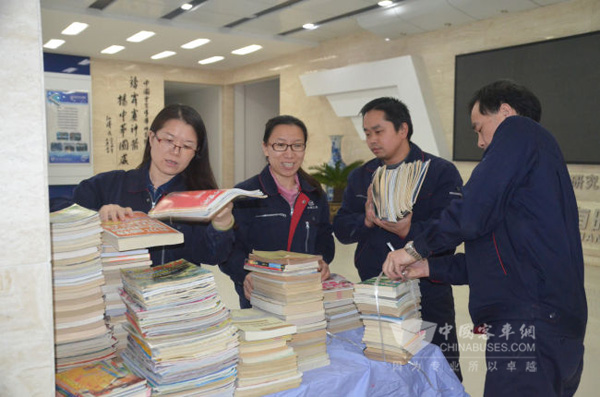 洛陽(yáng)凱邁:愛心捐書,傳遞希望