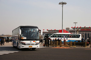 兩會(huì)：金龍龍威十八年，履行“國車”新使命