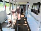 該車設有59個座位，最大承載119人。內(nèi)飾設計十分高雅，木紋地板白色墻壁軟質頂棚。