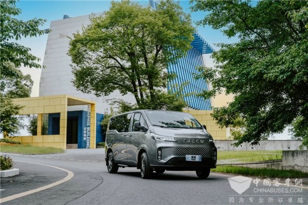 輕客界“頭號(hào)VAN+” 依維柯·聚星13.68萬(wàn)元上市起售