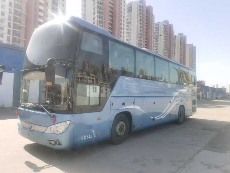 2017年3月上牌國(guó)五一層半54座宇通6118營(yíng)運(yùn)車(chē)
