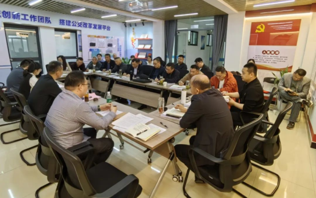 揚(yáng)州公交召開2024年度優(yōu)秀通訊員表彰暨2025年五一宣傳工作動(dòng)員會(huì)