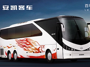 安凱“78座奔馳敞篷車(chē)”亮相中國(guó)國(guó)際汽車(chē)零部件博覽會(huì)