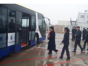 宇通自主技術(shù)擺渡車助力　豫臺(tái)兩地直航空路相連