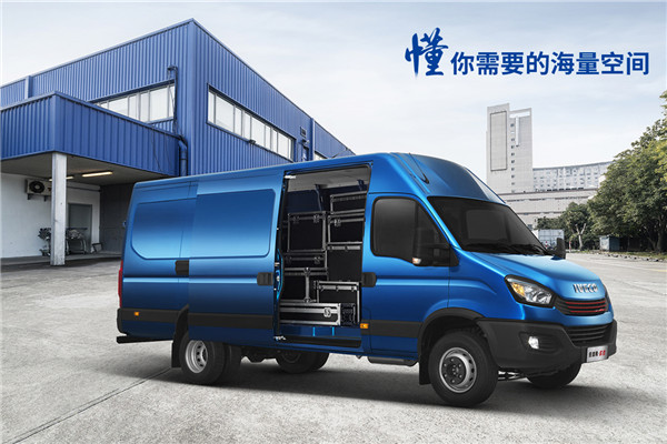 南京依維柯NJ5045XXYEQ5E廂式運(yùn)輸車（柴油國五3座）