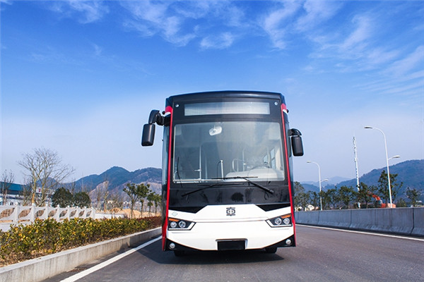 浙江中車CSR6850GNPHEV1公交車（天然氣/電混動(dòng)國(guó)五10-26座）